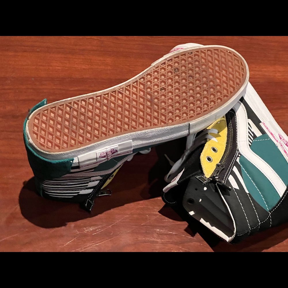 Vans - Picture 3 of 5